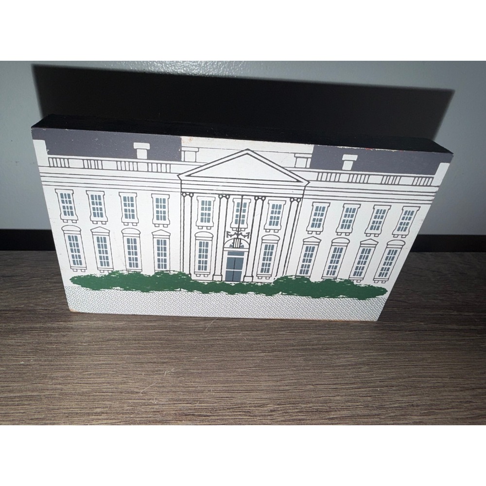The Cats Meow Village White House 1991 Washington DC Series Wooden Shelf Sitter